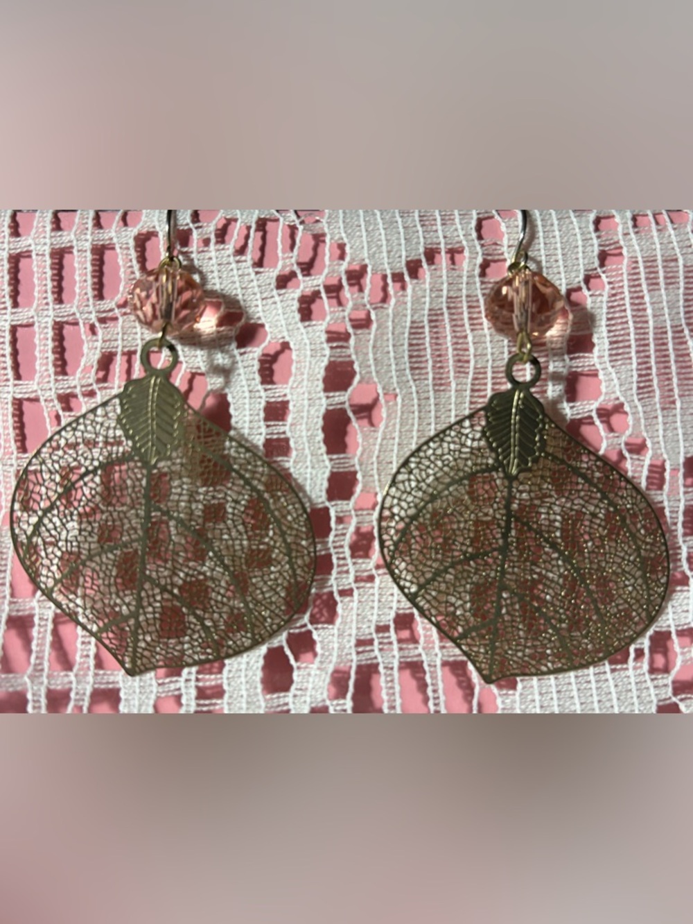 4/$20🌷 💗🌿Lightweight Boho Filigree Leaf Earrings - Pink Beads🌿💗Fishhooks